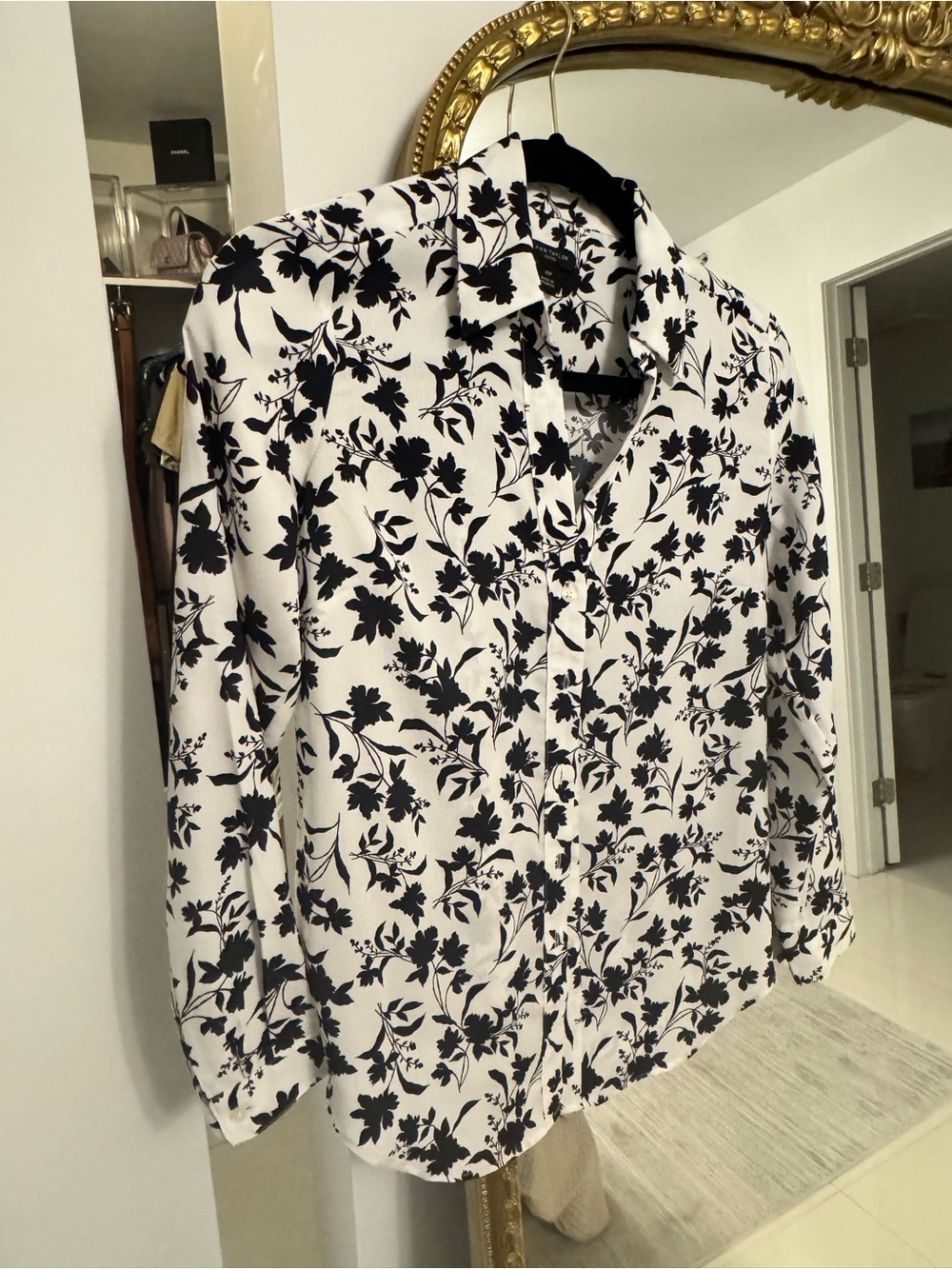 Ann Taylor Petite Black & White Floral Button Down Blouse XS Petite